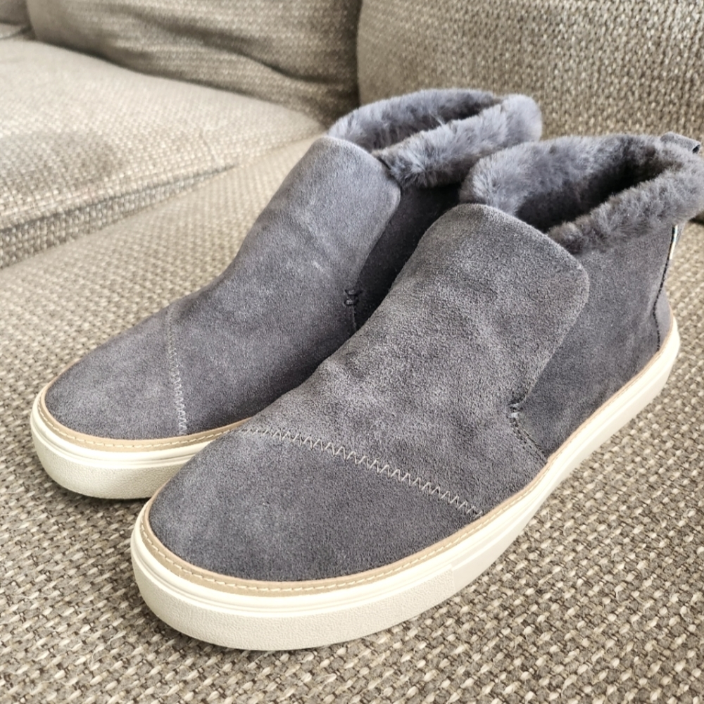 TOMS brand Bryce slip-ons, fur bootie, BRAND NEW NEVER WORN, 9.5W
